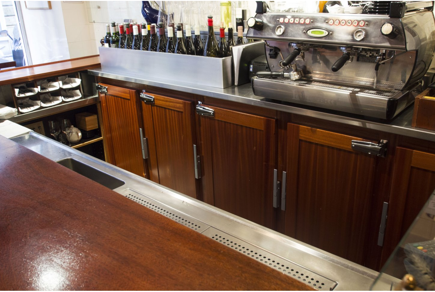  Arrière bar réfrigéré et service inox sur mesure